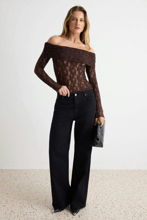 WOVCOR Fitted Carmen Neck Long Sleeve Lace Knit Blouse