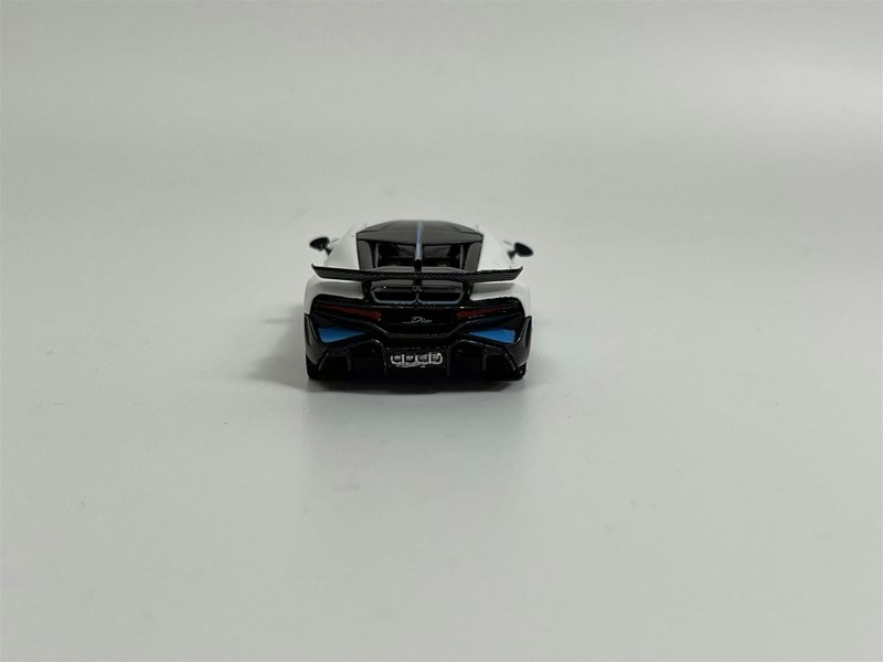 Mini GT Bugatti Divo White LHD 1:64 Scale Mini GT MGT00661L