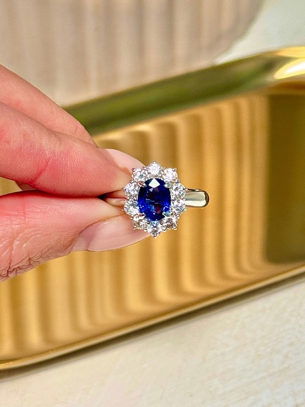 Gemdaia Ceylon Blue Sapphire Halo Ring – GIA Certified, Platinum