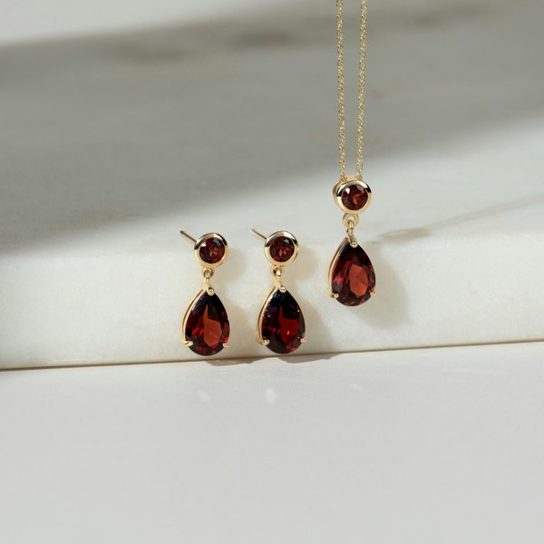 Gemondo Classic Pear Garnet Drop Earrings in 9ct Yellow Gold