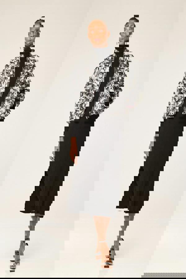 NoirBrushStrokeElegance, MonochromeInkPalette, EbonyCanvasChic, CharcoalBrushedEssence, BlackWhiteBrocadeCraft, GrayscaleStrokesStyle, SlateCanvasBrushedCharm, ShadowyPaletteGlam, InkedMonochromeBlazer, NoirCanvasHarmony,