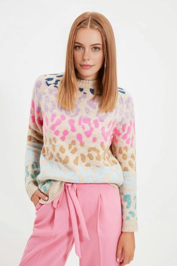 WOVCOR Soft Textured Knit Sweater with Leopard Pattern