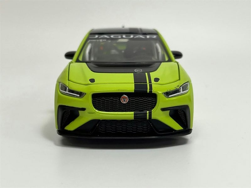 Tayumo Jaguar I pace e Trophy Light & Sound Green LHD 1:32 Scale Tayumo 32110013