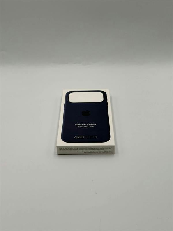 Apple Silicone Case with MagSafe for iPhone 17 Pro Max 6.9" Midnight A3560 - MGFP4ZM/A