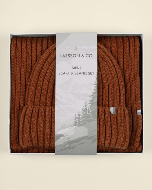 Larsson & Co Daven – Rust Ribbed Knit Beanie & Scarf Box