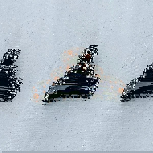 Black crystal hair claw clip, gold metal base, black gemstone embellishments, strong grip design, elegant decorative hair accessory
