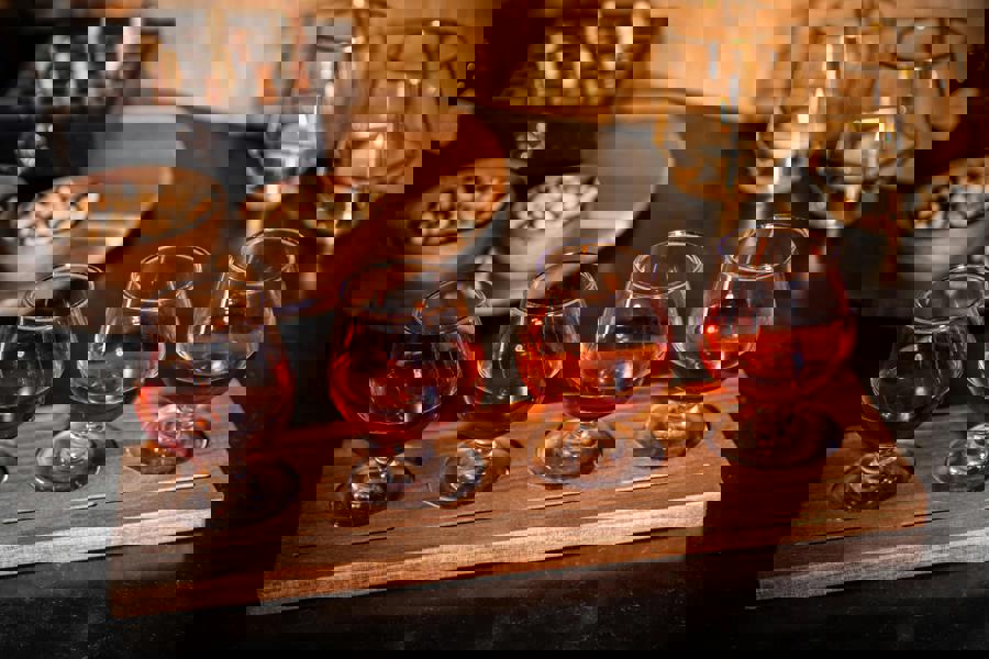 BarCraft Wooden Tasting Paddle 34cm with Set of 4 Glasses, 150ml