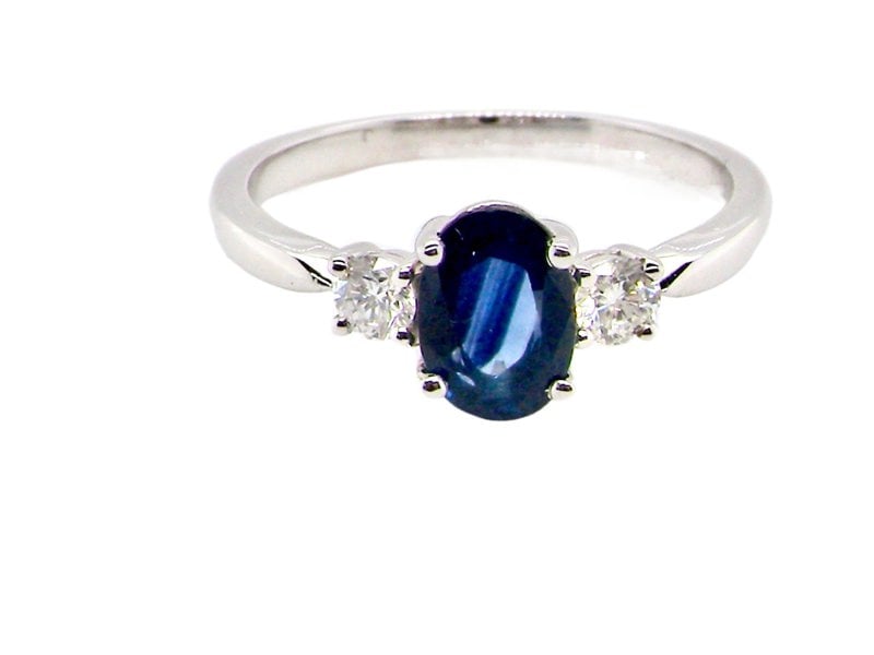 18ct white gold sapphire and diamond ring