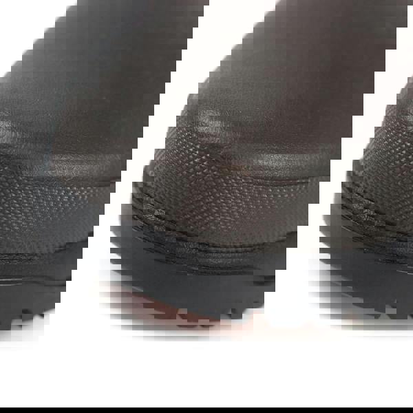 GriSport Groundwater Men's/Women's Unlined Stable Fishing Hunting Farm Wellies Boots, close-up of the dark brown waterproof rubber toe with textured surface and rugged black sole for outdoor activities.