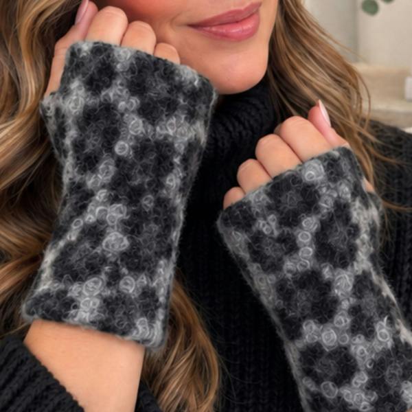 Love EMVY Ladies Leopard Print Fleece Lined Fingerless Mittens - Grey