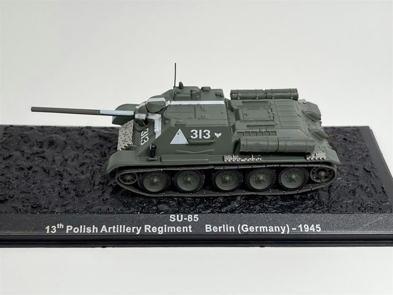 MCSlots SU 85 13TH Polish Artillery Regiment Berlin Germany 1945 1:72 Mag 112