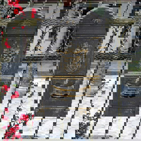 Living and Home Vintage Wall-Mounted Postbox with Lock