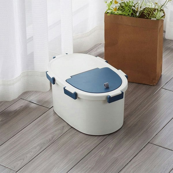 Airtight Pet Food Storage Container for Dogs and Cats Living and Home