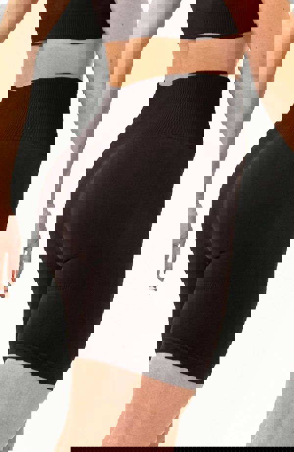 V3 Apparel Women's seamless Limitless high waisted cycle shorts in walnut brown – Squat proof 5 inch inseam leg bum enhancing shorts for Gym workouts training, Running, yoga, bodybuilding and bikini fitness.