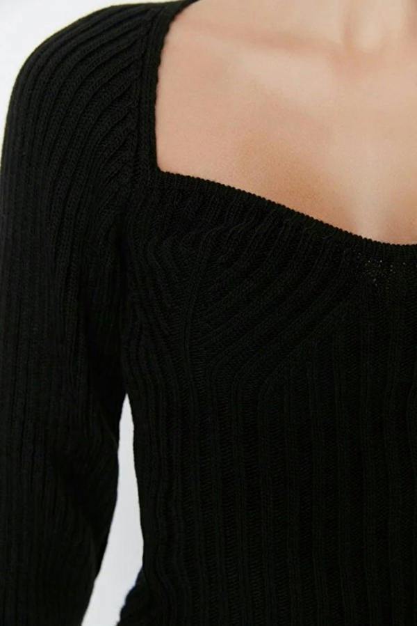 WOVCOR Crop Sweetheart Neck Knit Sweater