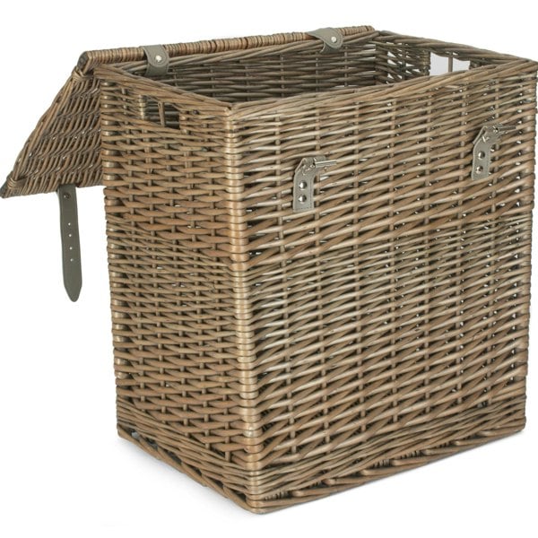 Wicker Picnic Baket with Lining