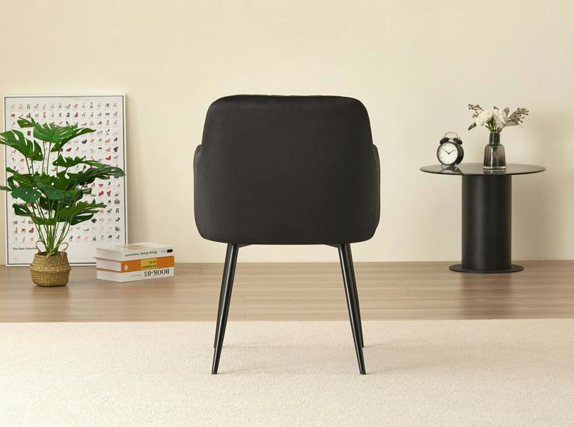 Colorado Dining Table with 4 Charlotte Velvet Chairs - Madefor.Living
