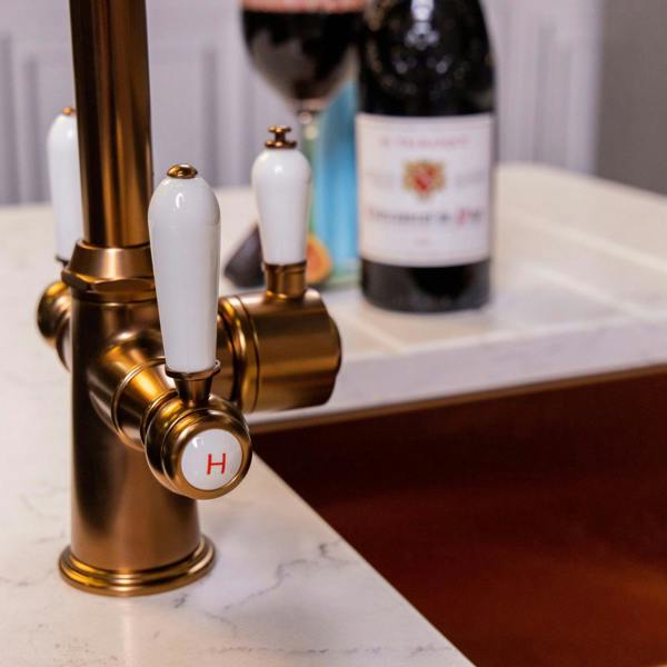 Flode korsa | Traditional Cruciform Style 3 in 1 Instant Boiling Tap | White Ceramic Levers | Brushed Copper Finish