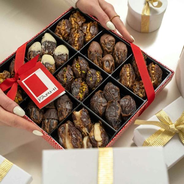 Luxury Chocolate Dipped & Assorted Fruit and Nut Stuffed Date Selection, 720g