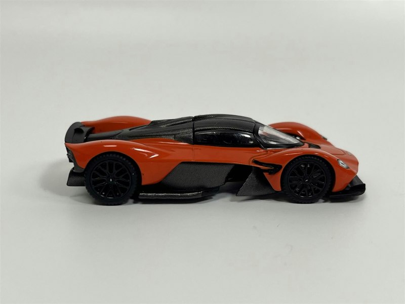 Mini GT Aston Martin Valkyrie Maximum Orange LHD 1:64 Mini GT MGT00678L