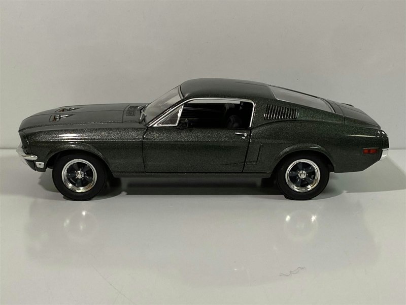 bullitt 1968 ford mustang gt green 1:24 scale greenlight 84038