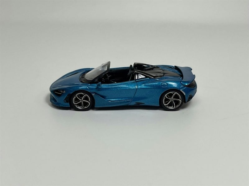 Mini GT McLaren 750S Spider Belize Blue LHD 1:64 Scale MGT00812L