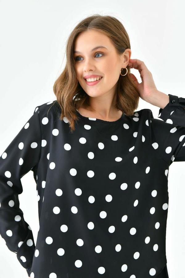 Hoxton Gal Oversized 3/4 Sleeves Crew Neck Layered Tunic with Polka Dot Print in Black and White