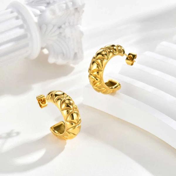 Elk & Bloom Chunky 14k Gold Engraved Huggie Hoops
