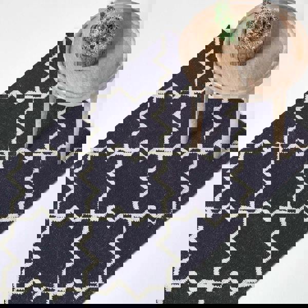 HOMESCAPES Edmonton Handwoven Navy Blue and White Cotton Geometric Kilim Rug