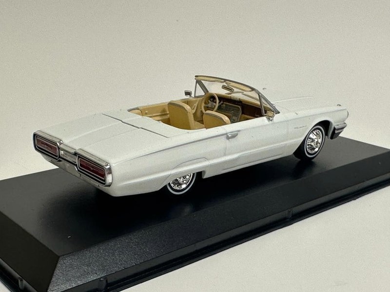 Greenlight 1964 Ford Thunderbird Covertible Wimbledon White 1:43 Scale 86625