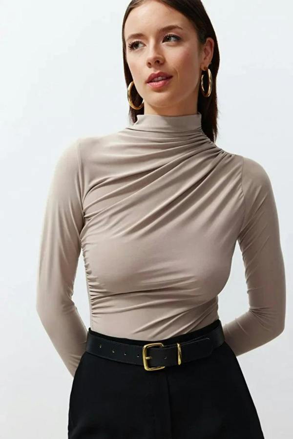 Hoxton Gal Ruched Square-Neck Fitted Stretch Knit Blouse