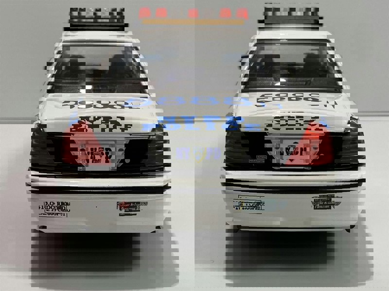 2011 ford crown victoria nypd police car 1:24 scale greenlight 85513