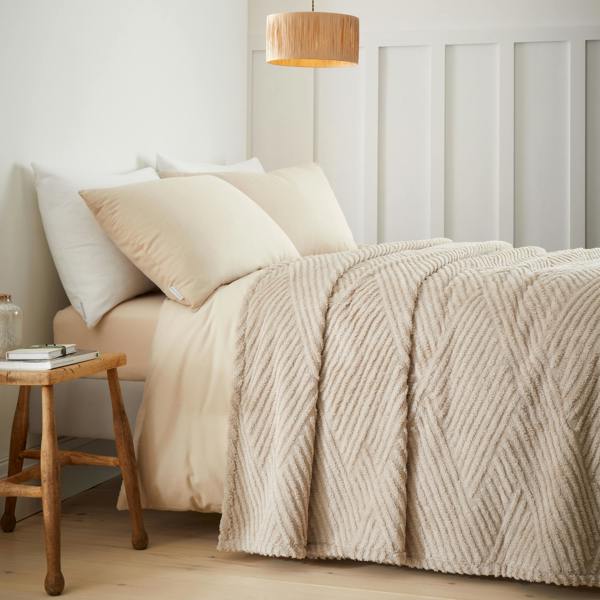 Catherine Lansfield Heat Buddy Cosy Super Thermal Blanket Bedspread Natural