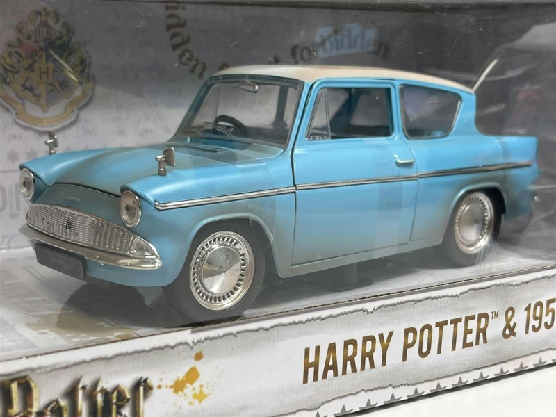 Jada Harry Potter Diecast Figure and 1959 Ford Anglia 1:24 Scale Jada 253185002