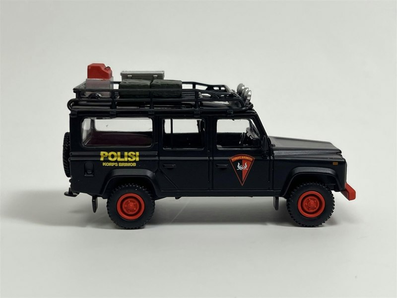 Mini GT Land Rover Defender 110 Mobile Brigade Corps 1:64 Scale Mini GT MGT00522R