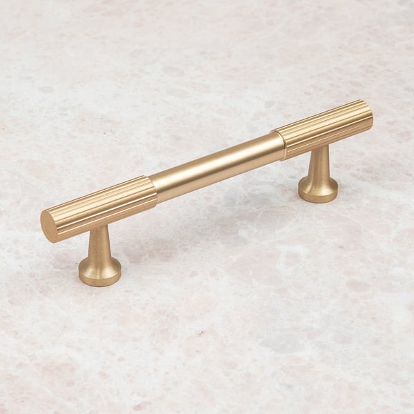 Handle & Home Brushed Brass Reeded Knob/Handles