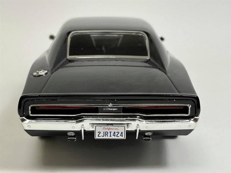 Greenlight 1970 Dodge Charger with Blown Engine Black 1:18 Greenlight Artisan Collection 19122