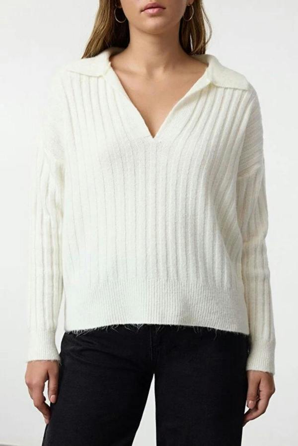 Hoxton Gal Soft-Textured Viscose Polo Neck Knit Sweater