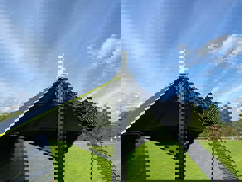 Image of Modern Shade Canopy grey with  Lime by OLPRO, close up of centre adjustable aluminium pole.