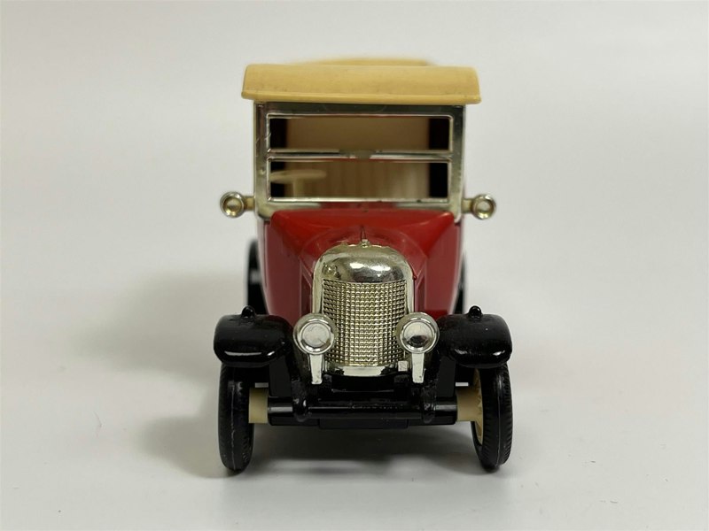 MCSlots Victor Arts Torquay Royal Doulton Van Pro Motors Lledo VATRD01D B2