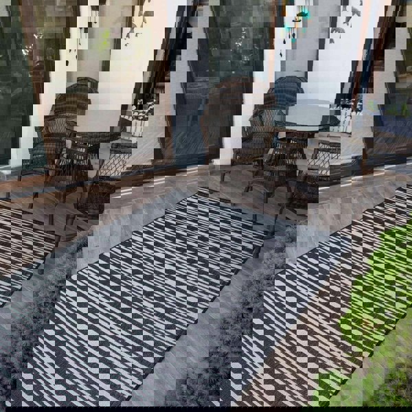 Striped Design Outdoor Rug for Garden in Black | The Rugs