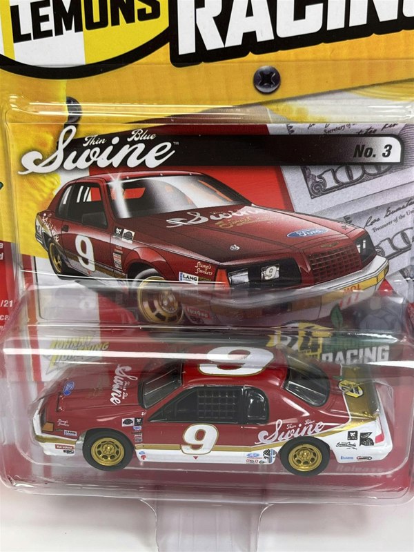 Johnny Lightning 1986 Ford Thunderbird Stock Car Primary Red with Gold and White 1:64 Scale JLSF024A