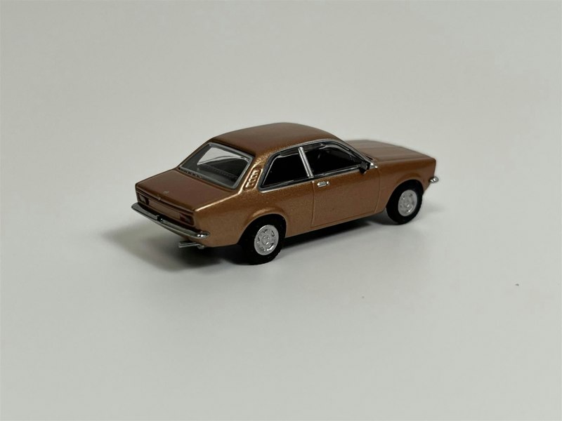 Minichamps Opel Kadett 1973 Gold 1:87 Scale 870040101