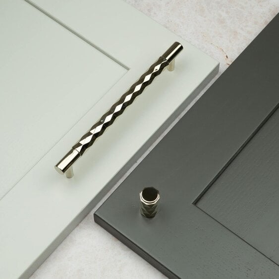 Handle & Home Polished Nickel Solid Brass Diamond Knurled Handle & Coordinating Knob