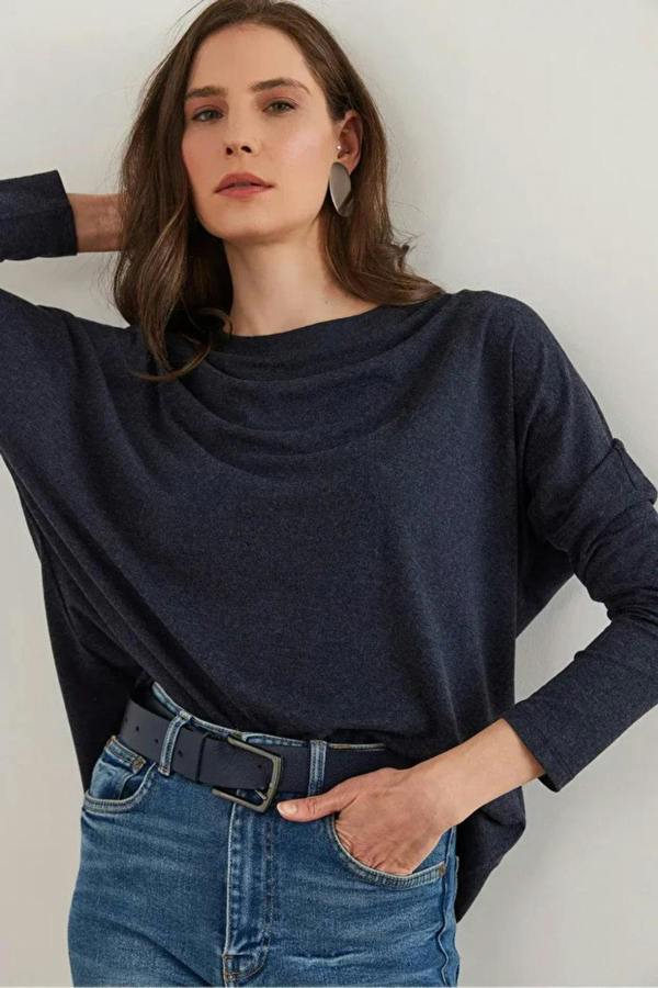 Hoxton Gal Crew Neck Batwing Wool Sweater