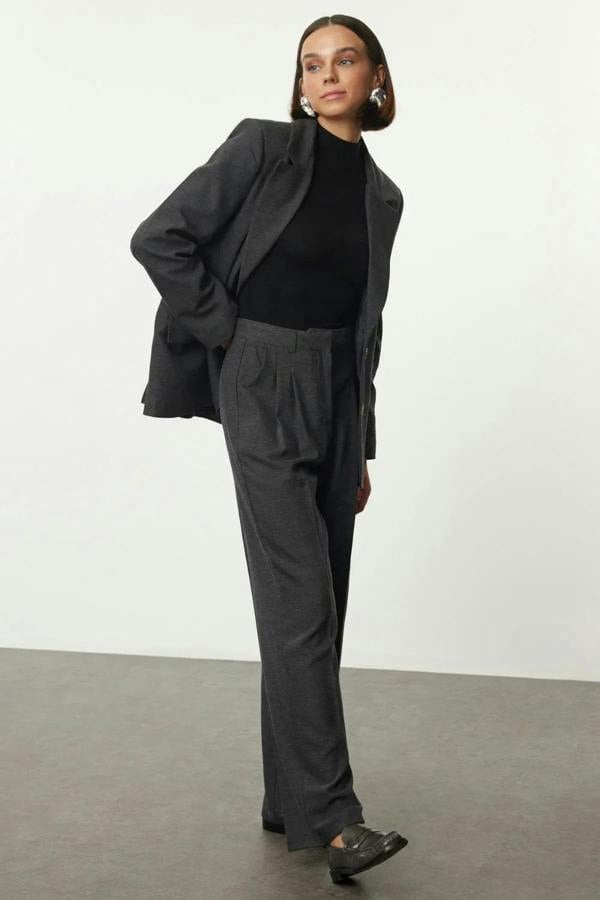 Hoxton Gal Straight-Cut Pleated Woven Trousers
