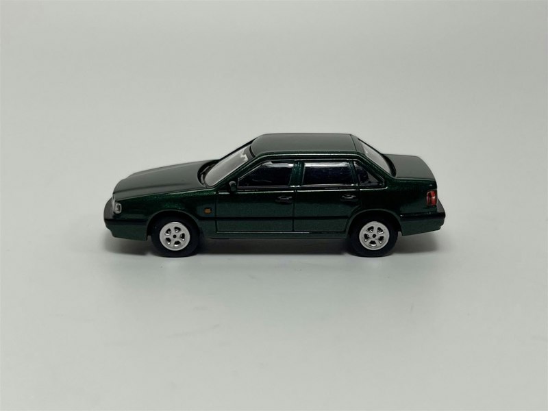 Minichamps Volvo 850 Saloon 1994 Green Metallic 1:87 Scale Minichamps 870171102