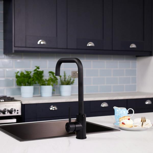 Flode Arendal | Single Lever Kitchen Sink Mixer Tap with Swivel Spout | Matt Black Finish