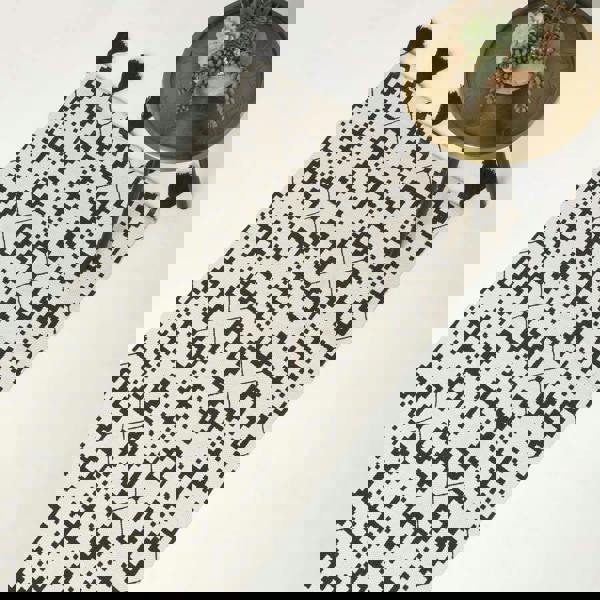 HOMESCAPES Reva Black & White Cotton Geometric Rug