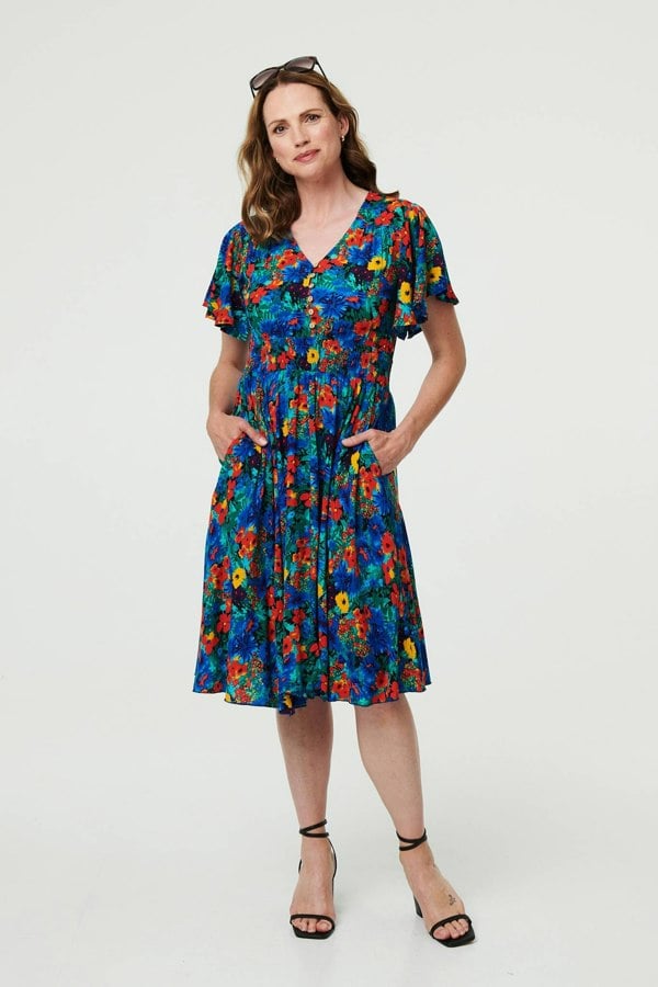 Blue | Floral Shirred Short Sleeve Midi Dress : Model is 5'9"/175 cm and wears UK10/EU38/US6/AUS10
